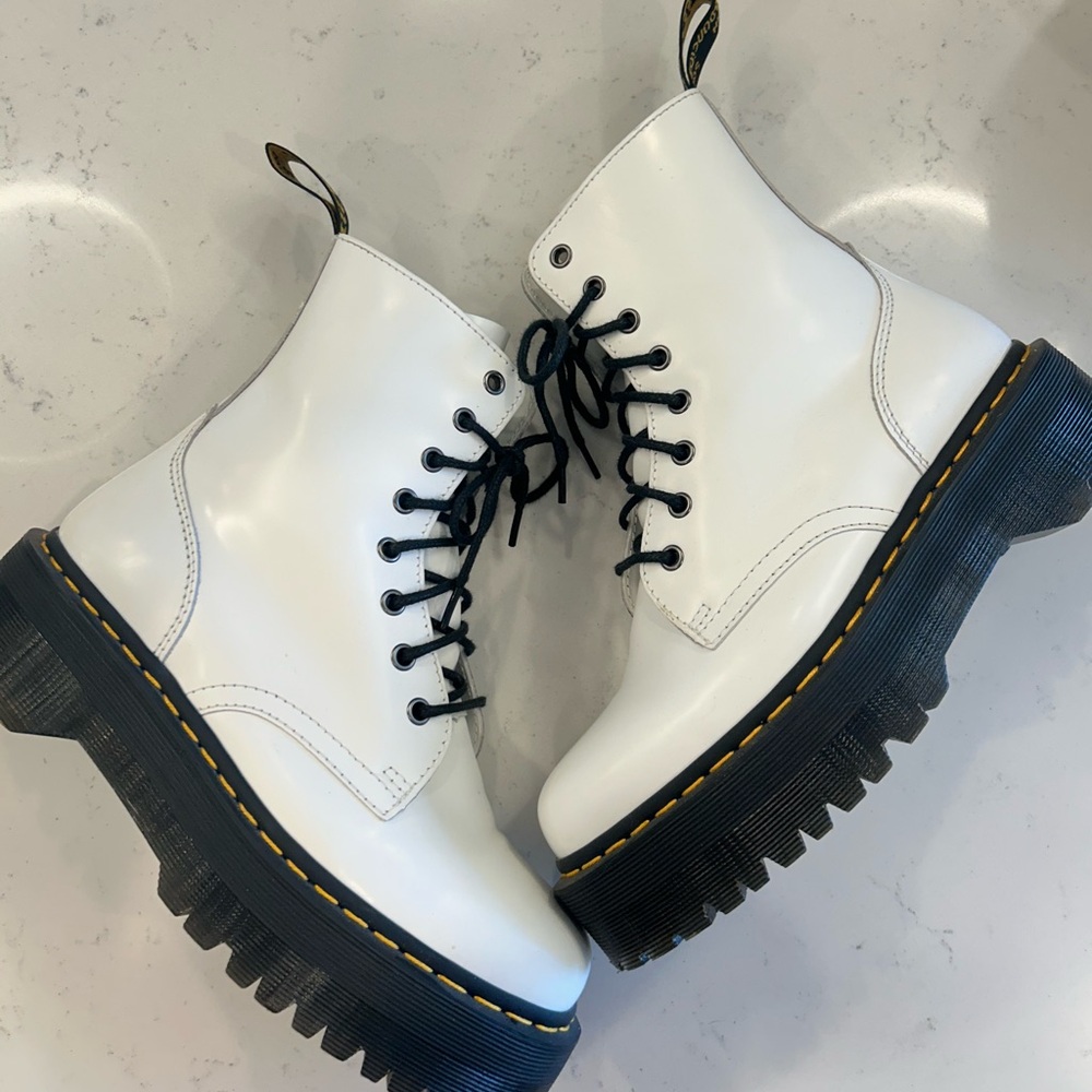 VEUC Dr. Martens Jadon Smooth Leather Platform Boots